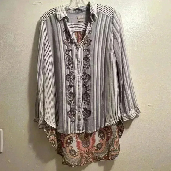 Chico's Tops - CHICOS Navy & White striped front, paisley‎ back | Size 8/10